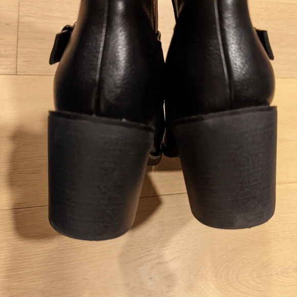 Women's Black Ankle Boots - Picture 5 of 11